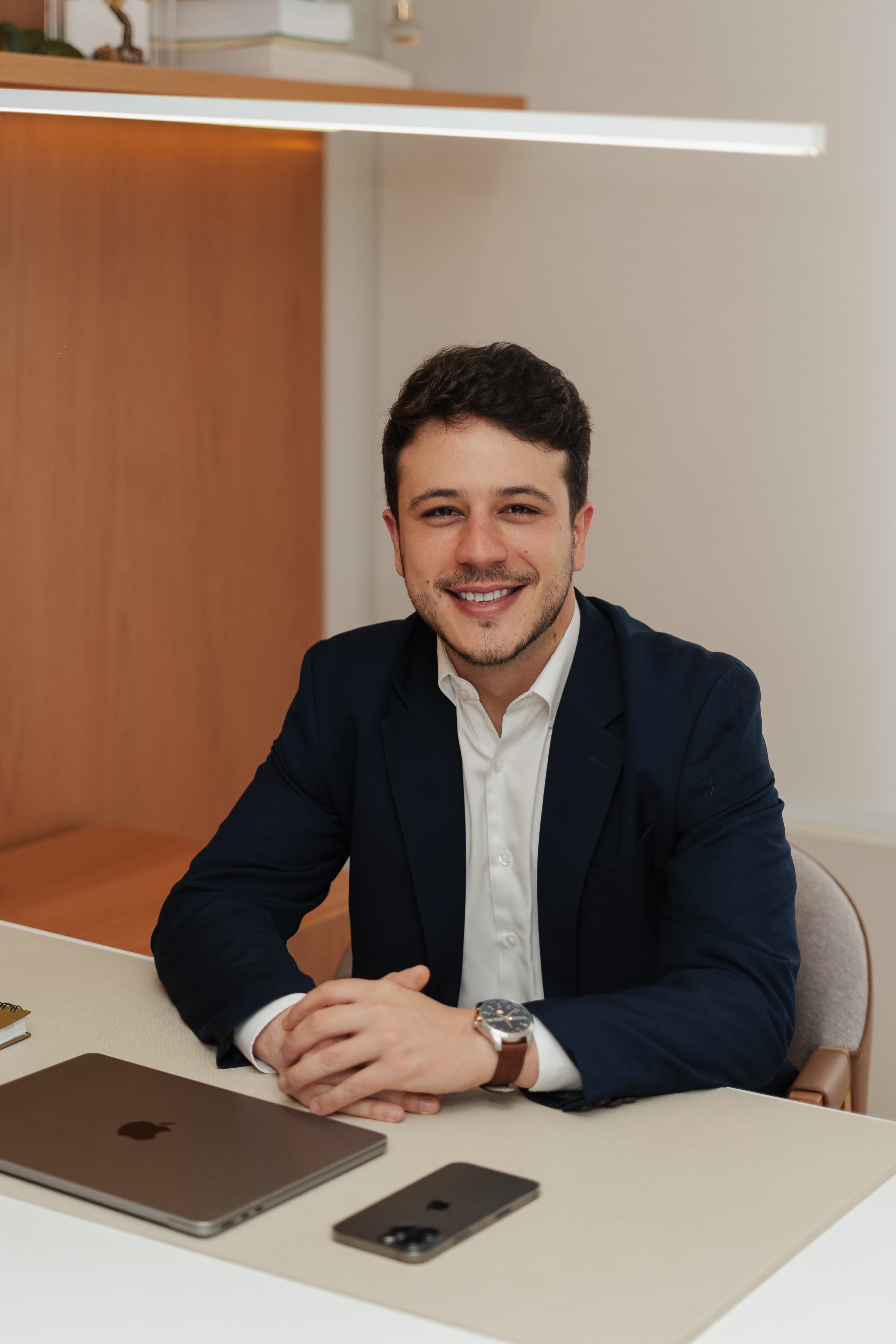 Dr. Murilo De Prá utilizando tecnologia de ponta em seu consultório